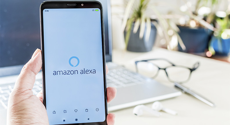 aplicativo Amazon Alexa aberto em um celular