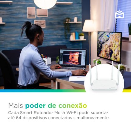 Mulher trabalhando em home office com múltiplas telas e a conectividade garantida pelo Smart Roteador Mesh da Positivo Casa Inteligente.