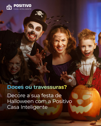 Família fantasiada para o Halloween com a frase "doces ou travessuras?".
